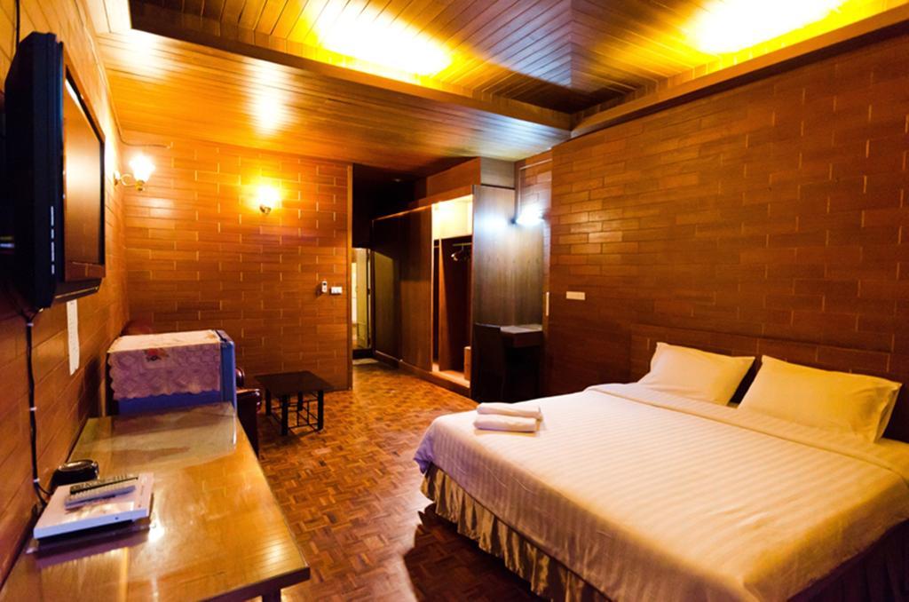 Eight Plus Hotel Бангкок Экстерьер фото