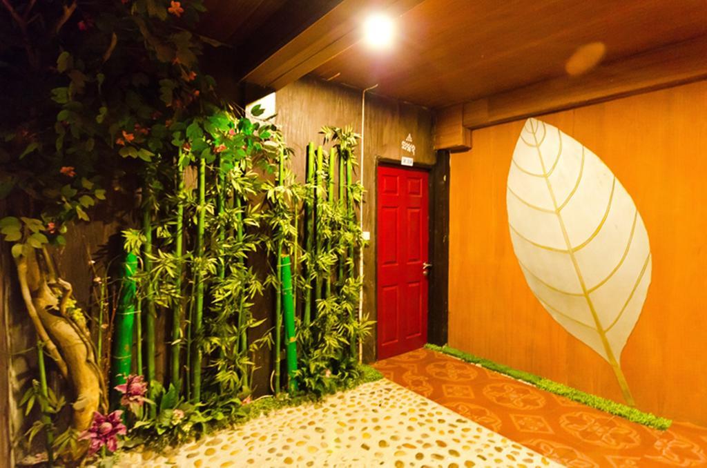 Eight Plus Hotel Бангкок Экстерьер фото