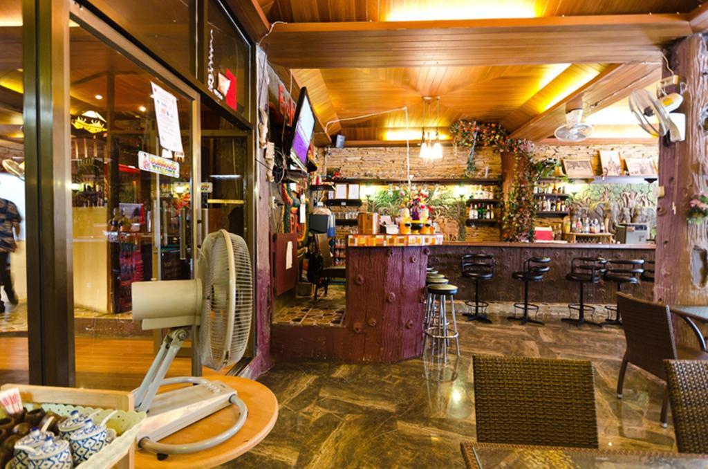 Eight Plus Hotel Бангкок Экстерьер фото